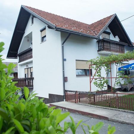 Apartman Dubravcic Lägenhet Otočac Exteriör bild