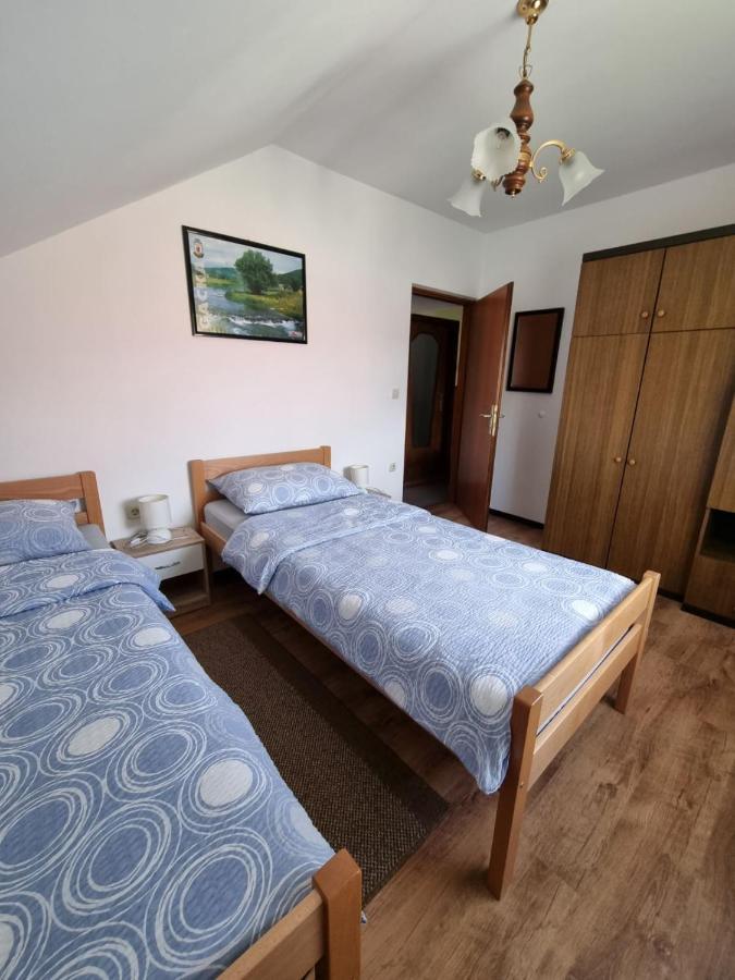 Apartman Dubravcic Lägenhet Otočac Exteriör bild