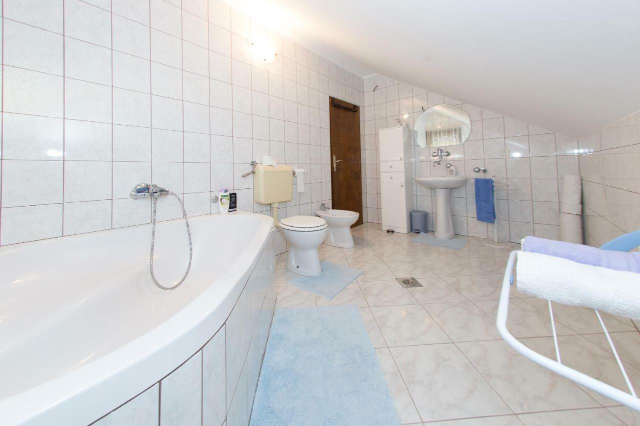 Apartman Dubravcic Lägenhet Otočac Exteriör bild