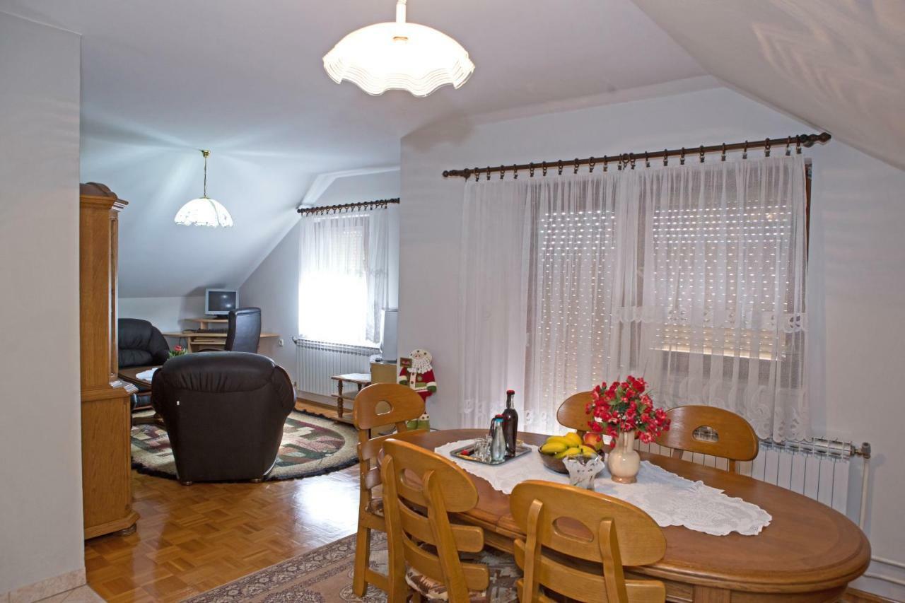 Apartman Dubravcic Lägenhet Otočac Exteriör bild