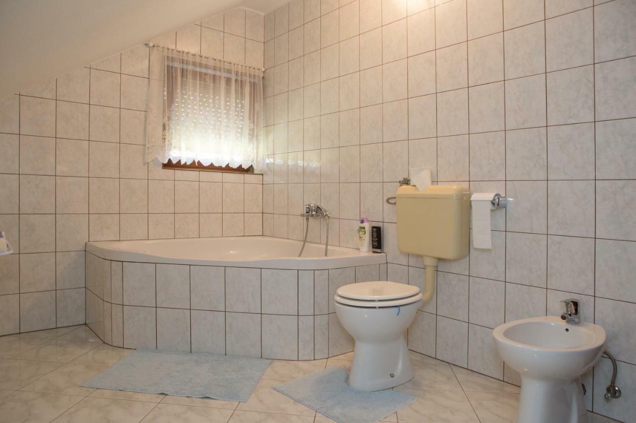 Apartman Dubravcic Lägenhet Otočac Exteriör bild