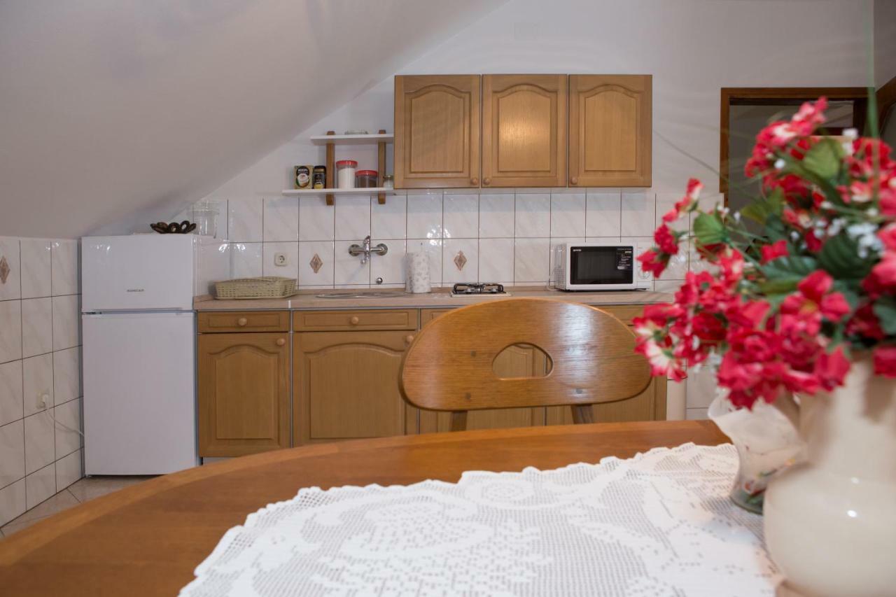 Apartman Dubravcic Lägenhet Otočac Exteriör bild