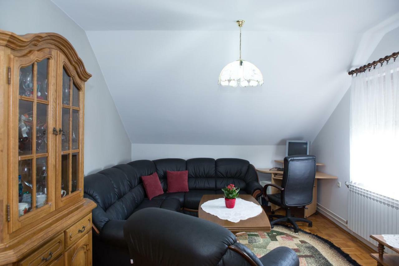Apartman Dubravcic Lägenhet Otočac Exteriör bild